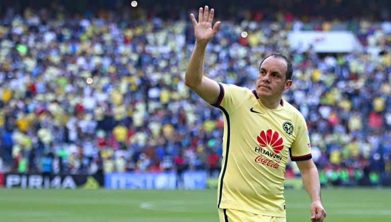 Cuauhtémoc Blanco hace la vuelta olímpica