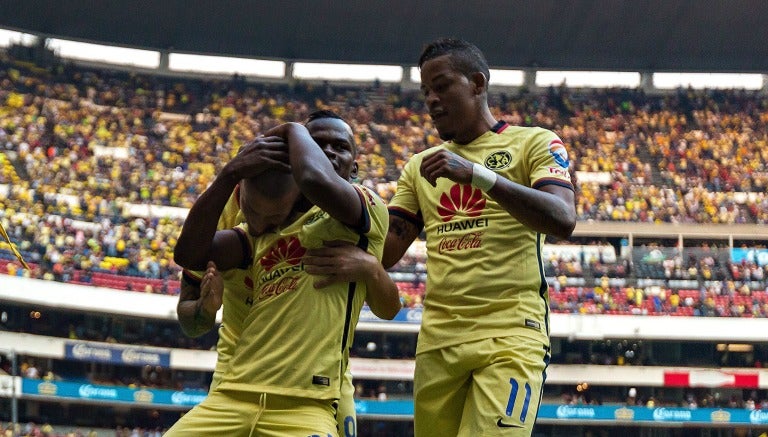 Quintero festeja gol con América