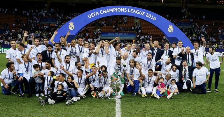 Los jugadores del Real Madrid celebrando el título de Champions League