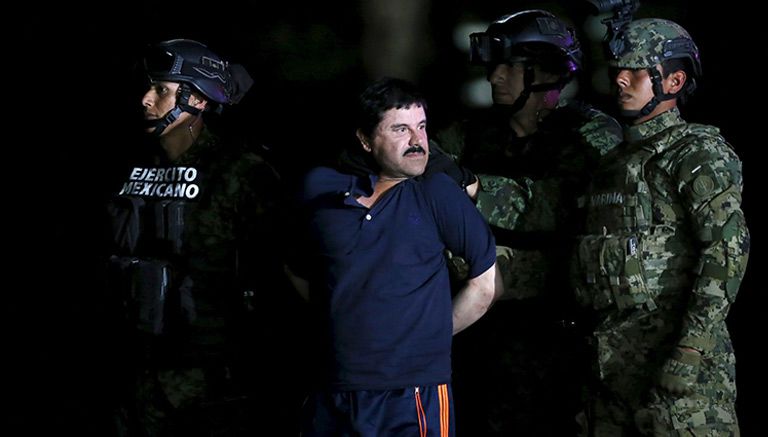 El Chapo Guzmán, custodiado por elementos del ejército