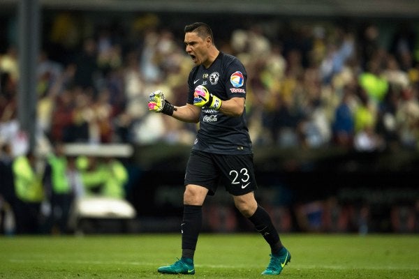 Moisés Muñoz festeja tras el gol americanista