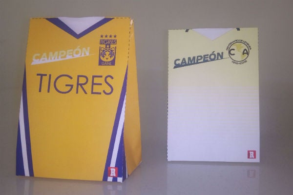 Las cajas de las camisetas terminadas