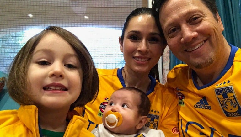 Rob Schneider y su familia muestran apoyo a los Tigres en Twitter