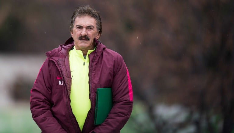 Ricardo La Volpe, en un entrenamiento durante el Mundial de Clubes de Japón