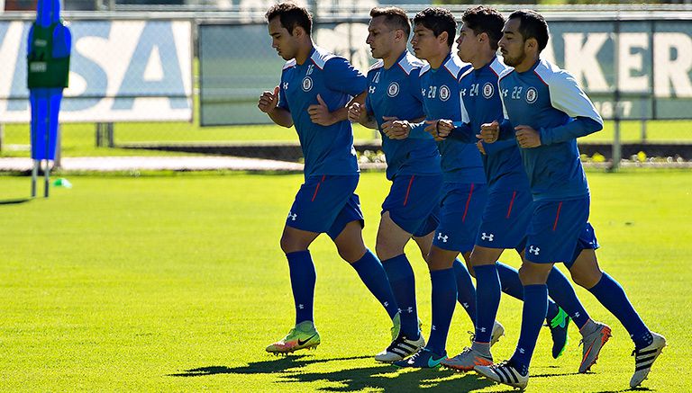 Jugadores del Cruz Azul, durante un entrenamiento en La Noria