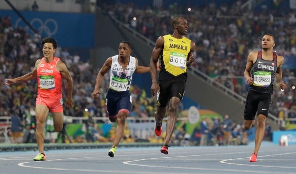 Bolt durante una de sus carreras en Río 2016