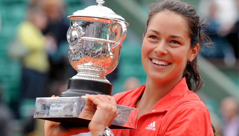 Ana Ivanovic levanta el trofeo del Abierto de Francia en 2008