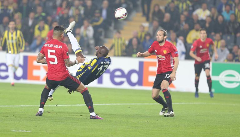 Moussa Sow marca golazo contra el Manchester United