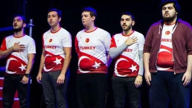 Los competidores turcos ganadores del Counter Strike World Championships