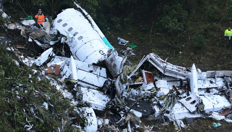 Restos del avión en el que viajaba el Chapecoense