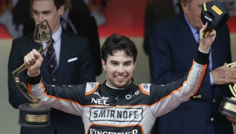 Checo Pérez sube al podio tras finalizar en tercer lugar en el GP de Mónaco 