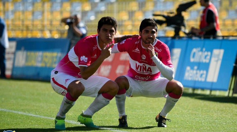 Francisco Venegas e Iván Ochoa en celebración de gol 
