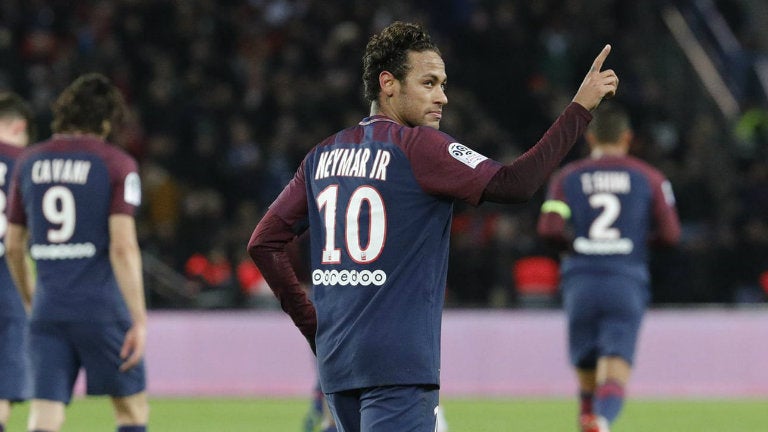 Neymar celebra gol con el París Saint-Germain