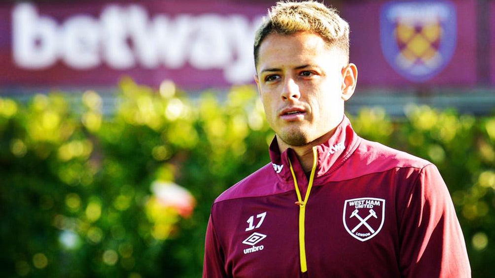 Javier Hernández en un entrenamiento del West Ham