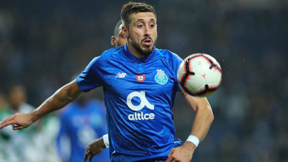 Héctor Herrera durante un partido del Porto