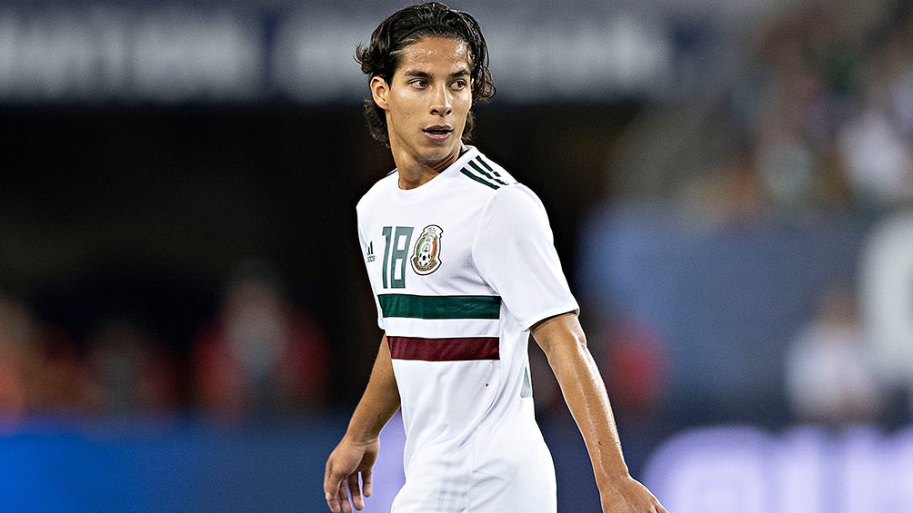 Diego Lainez en un juego con la Selección Mexicana