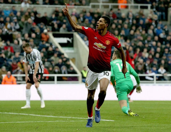 Rashford celebra su anotación con el Manchester United