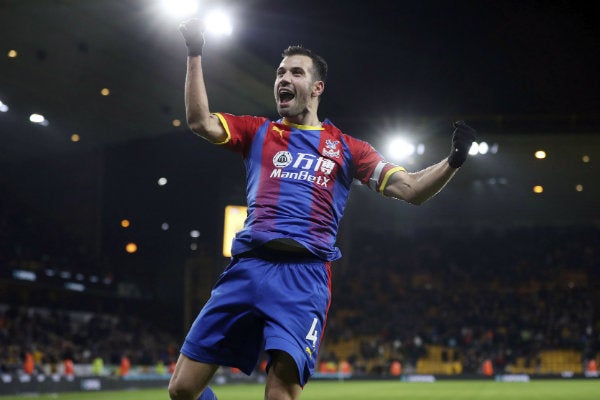 Milivojevic celebra luego de anotar el gol del triunfo ante el Wolves