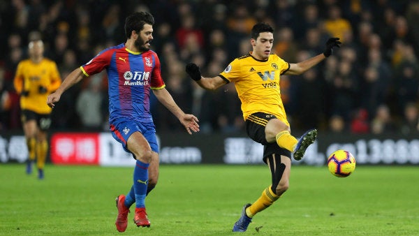 Jiménez en acción durante encuentro ante el Crystal Palace