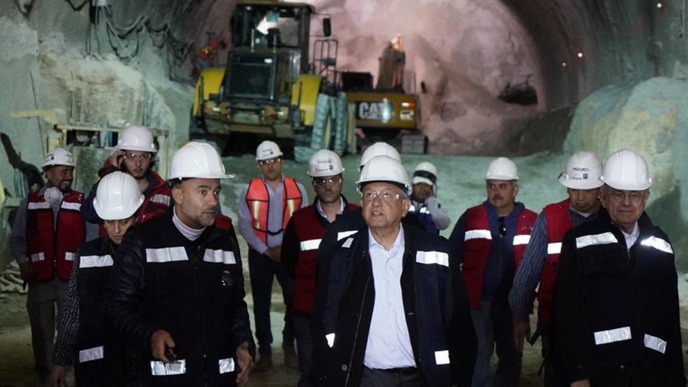 AMLO y Espriú hacen un recorrido por las obras del Metro