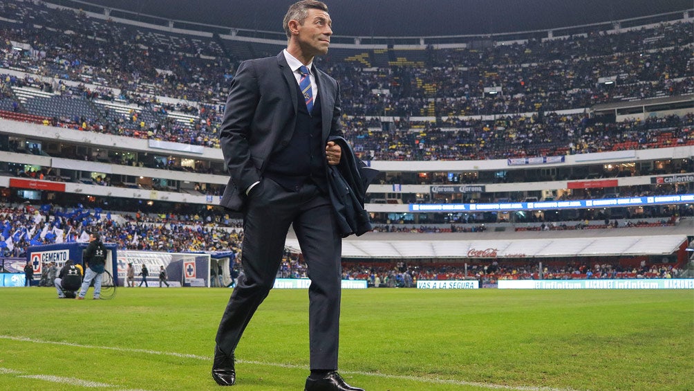 Pedro Caixinha, recorre el Estadio Azteca