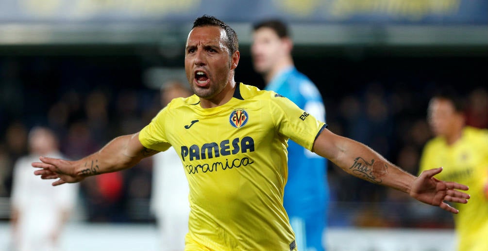 Santi Cazorla festeja uno de sus goles frente al Real Madrid