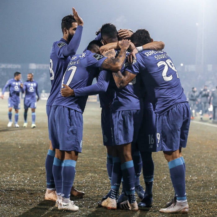 Jugadores del Porto festejan el gol de Éder Militao