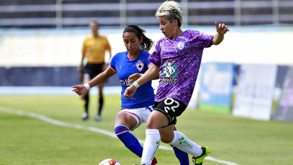 Sharon Barba y Natalia Melgoza durante el partido