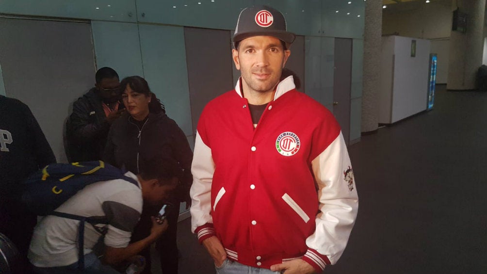 Emmanuel Gigliotti durante su llegada a la Ciudad de México