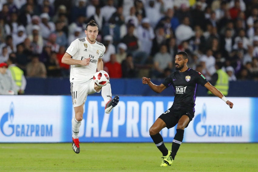 Bale, recepciona un pase en el Mundial de Clubes 