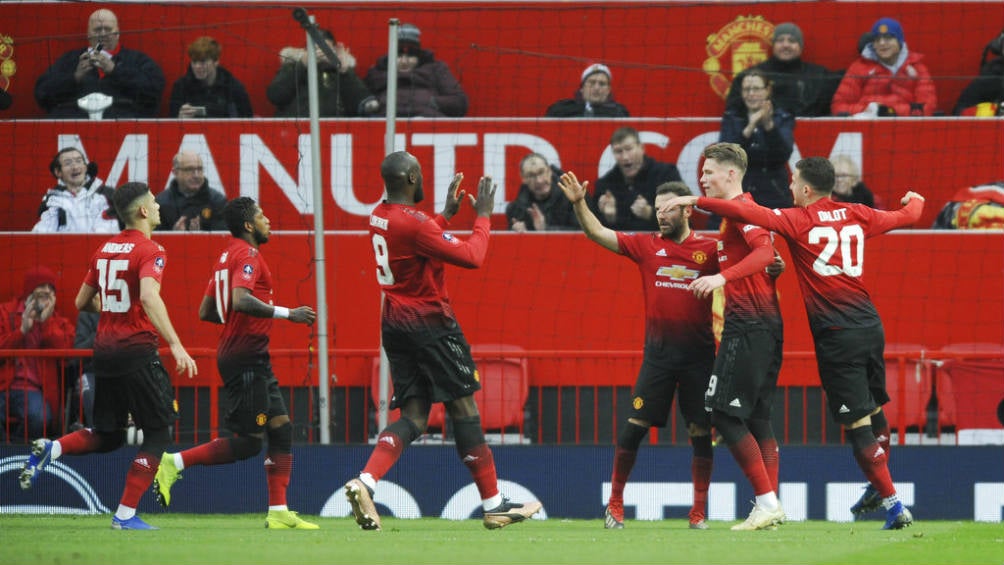 Manchester United, celebra victoria en la FA Cup 