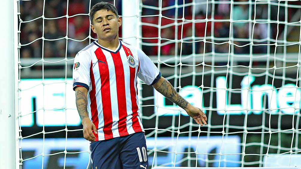 Chofis López en un partido de Chivas