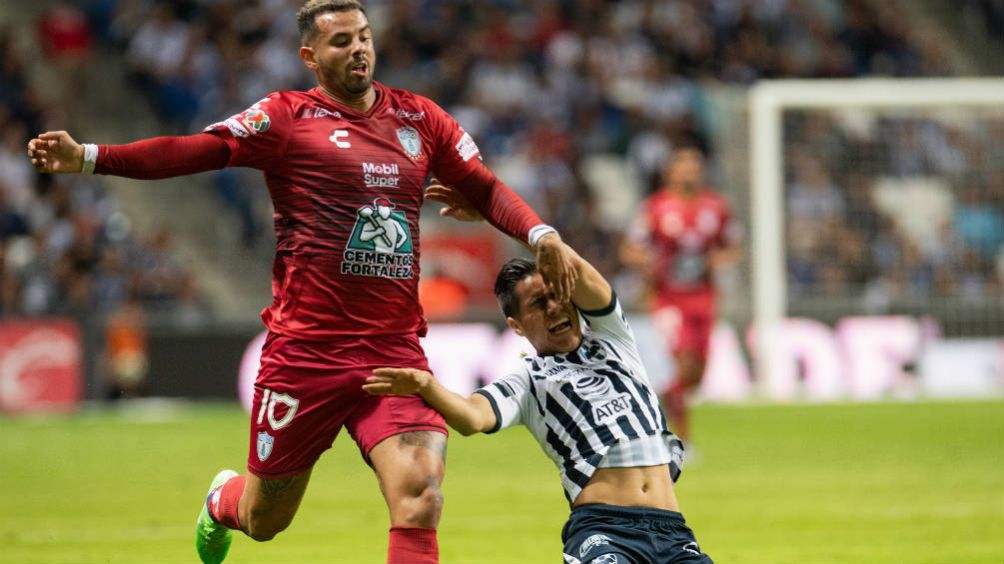 Edwin Cardona durante el juego entre Rayados y Pachuca