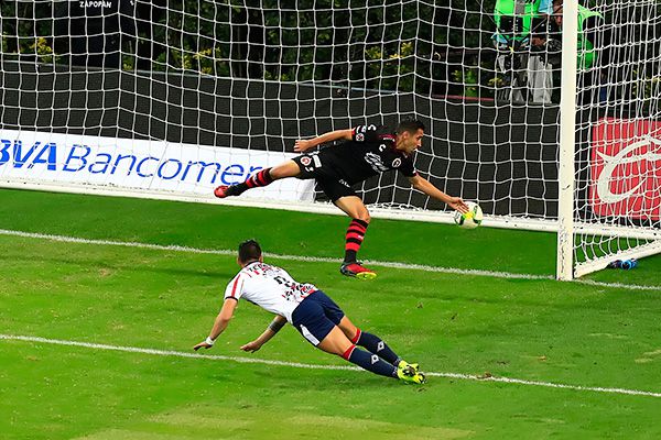 El remate de Pulido para el primer gol 