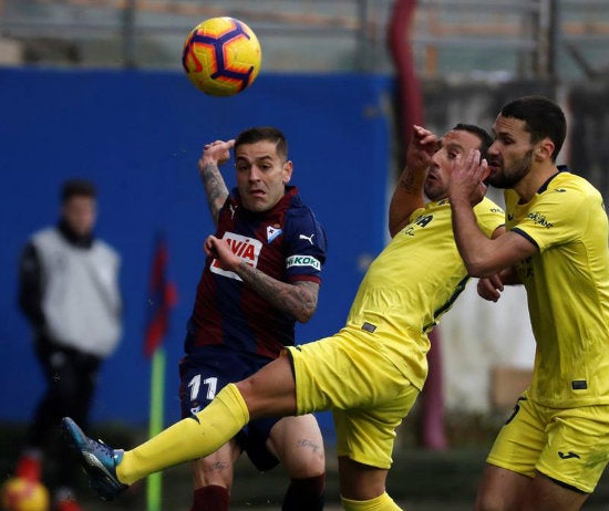 Cazorla durante el partido de la J18