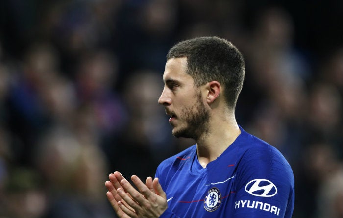 Hazard aplaude en un juego del Chelsea