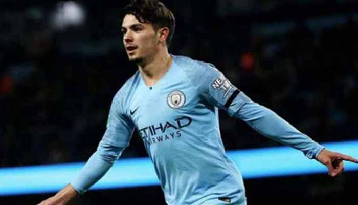 Brahim en partido con el City 