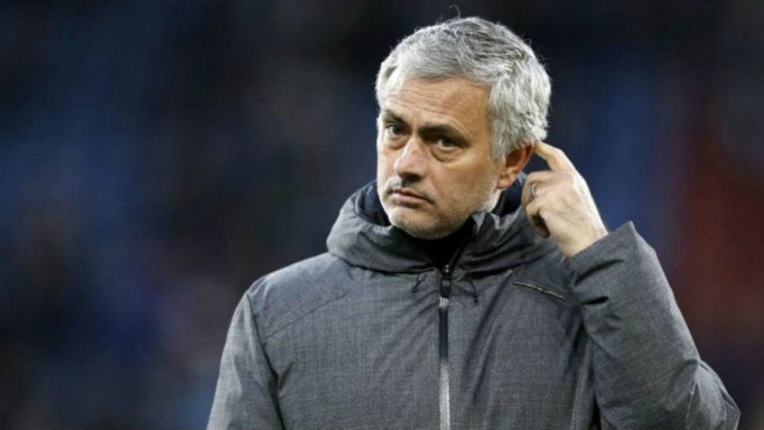 Mourinho, piensa en algún movimiento para su alineación con Manchester United 