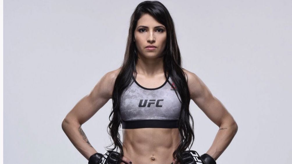 Viana posando para UFC 