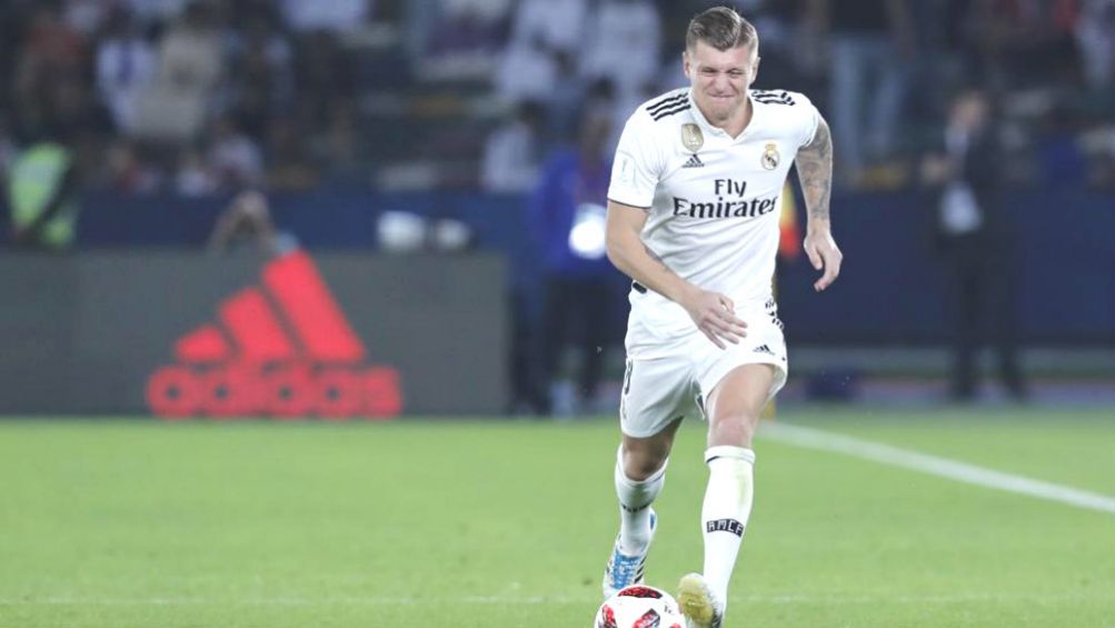 Toni Kroos conduce el balón en un juego el Real Madrid