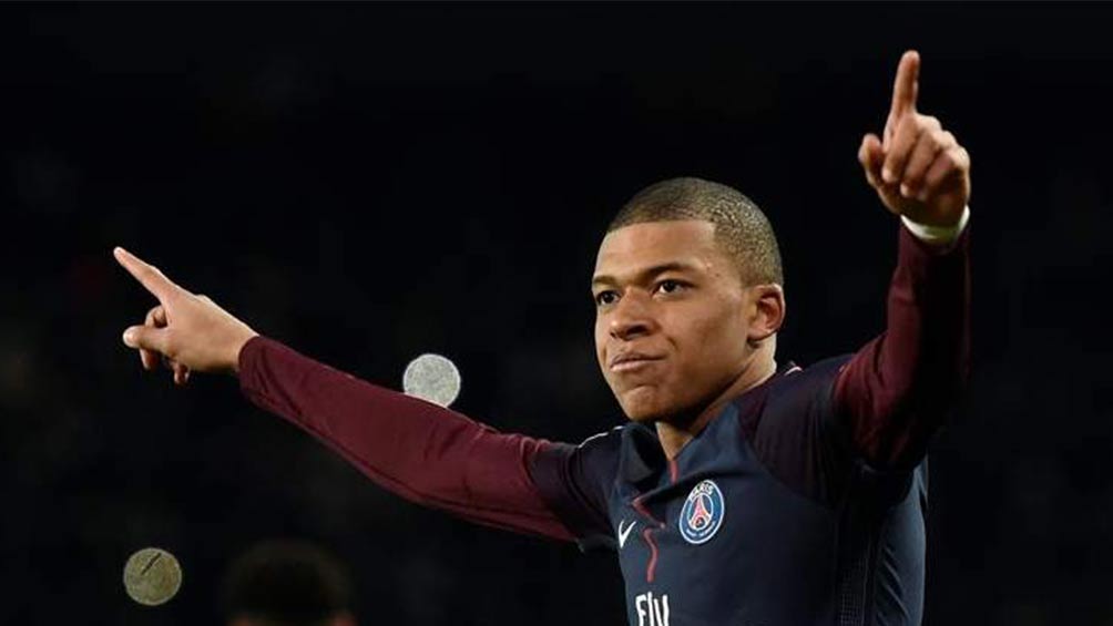 Mbappé festejando un gol con el PSG 