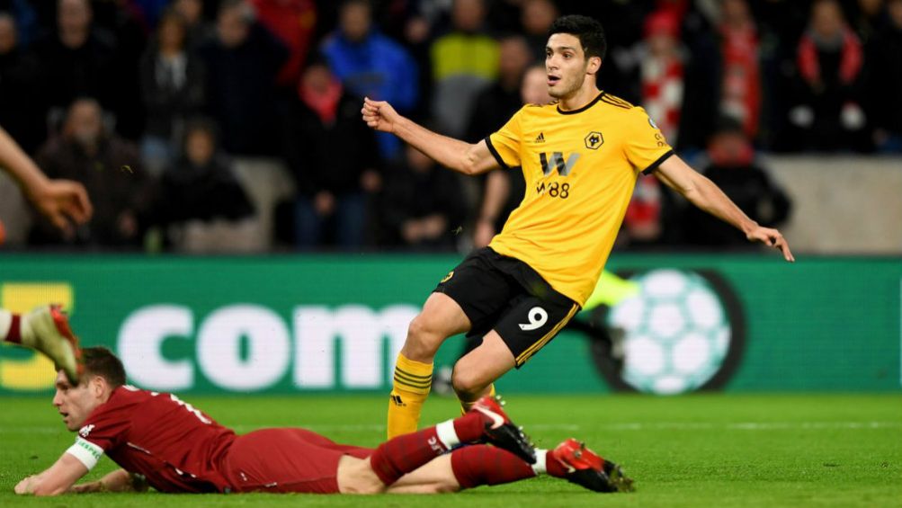 Jiménez, en el juego vs Liverpool en la FA Cup