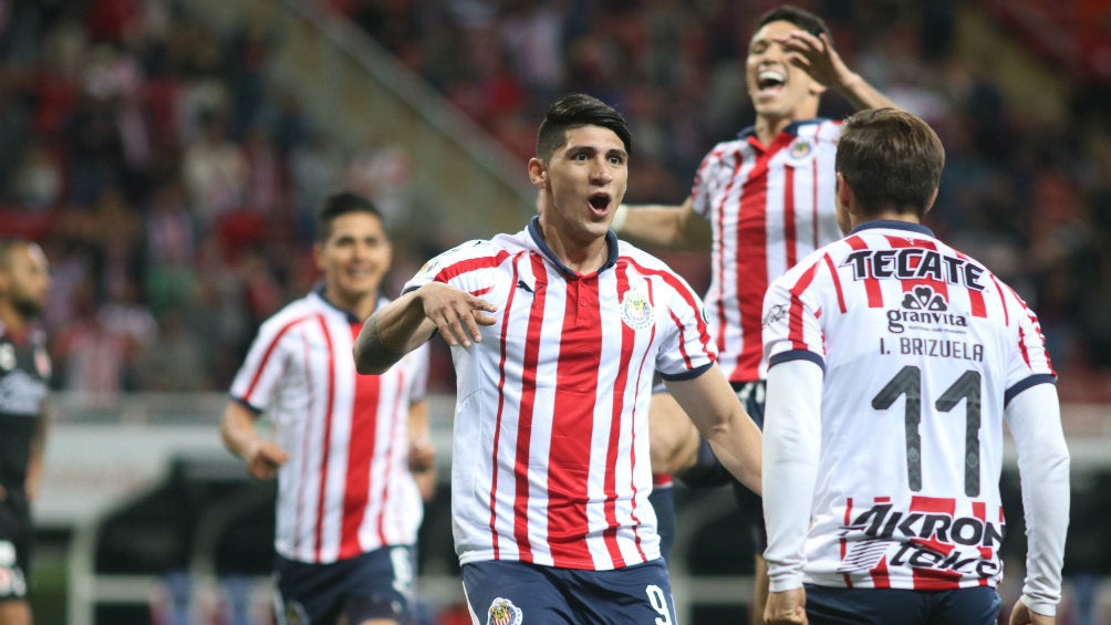 Alan Pulido celebra su anotación frente a Xolos