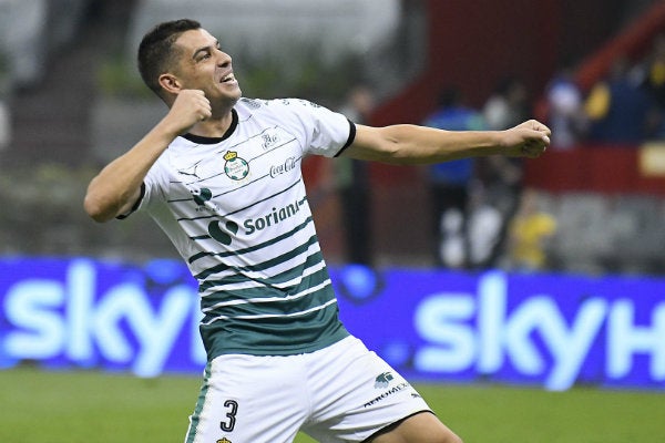 Gerardo Alcoba celebra su anotación frente al América