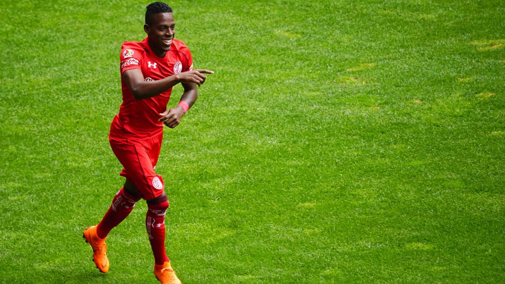 Cristian Borja celebra una anotación frente a Monarcas