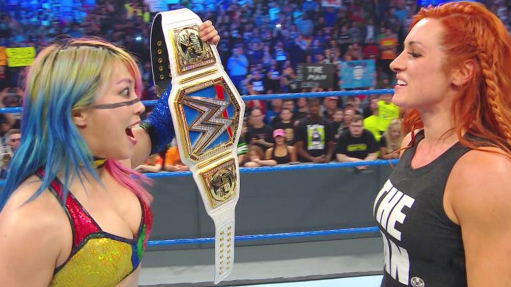 Asuka y Becky Lynch frente a frente