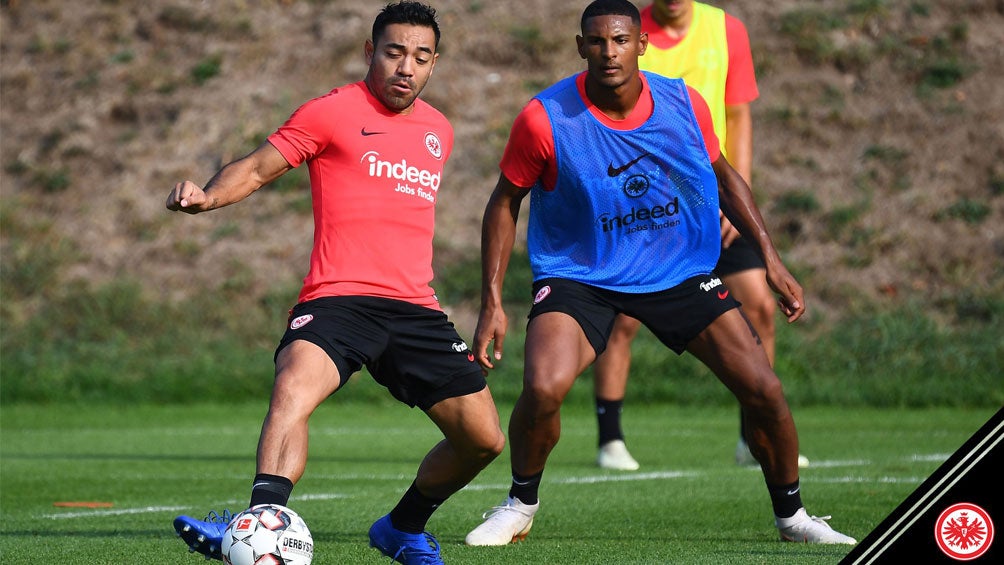 Marco Fabián, durante un entrenamiento con el Eintracht