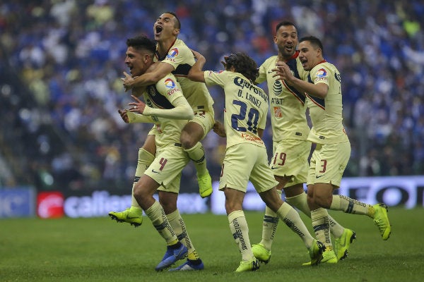 Edson Álvarez celebra su gol ante Cruz Azul