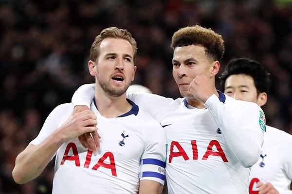 Harry Kane celebra con Dele Alli un gol del Tottenham