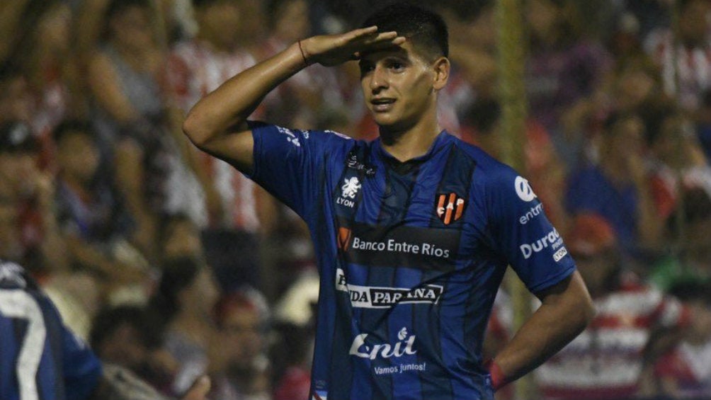 Facundo Barceló celebra anotación con Patronato 